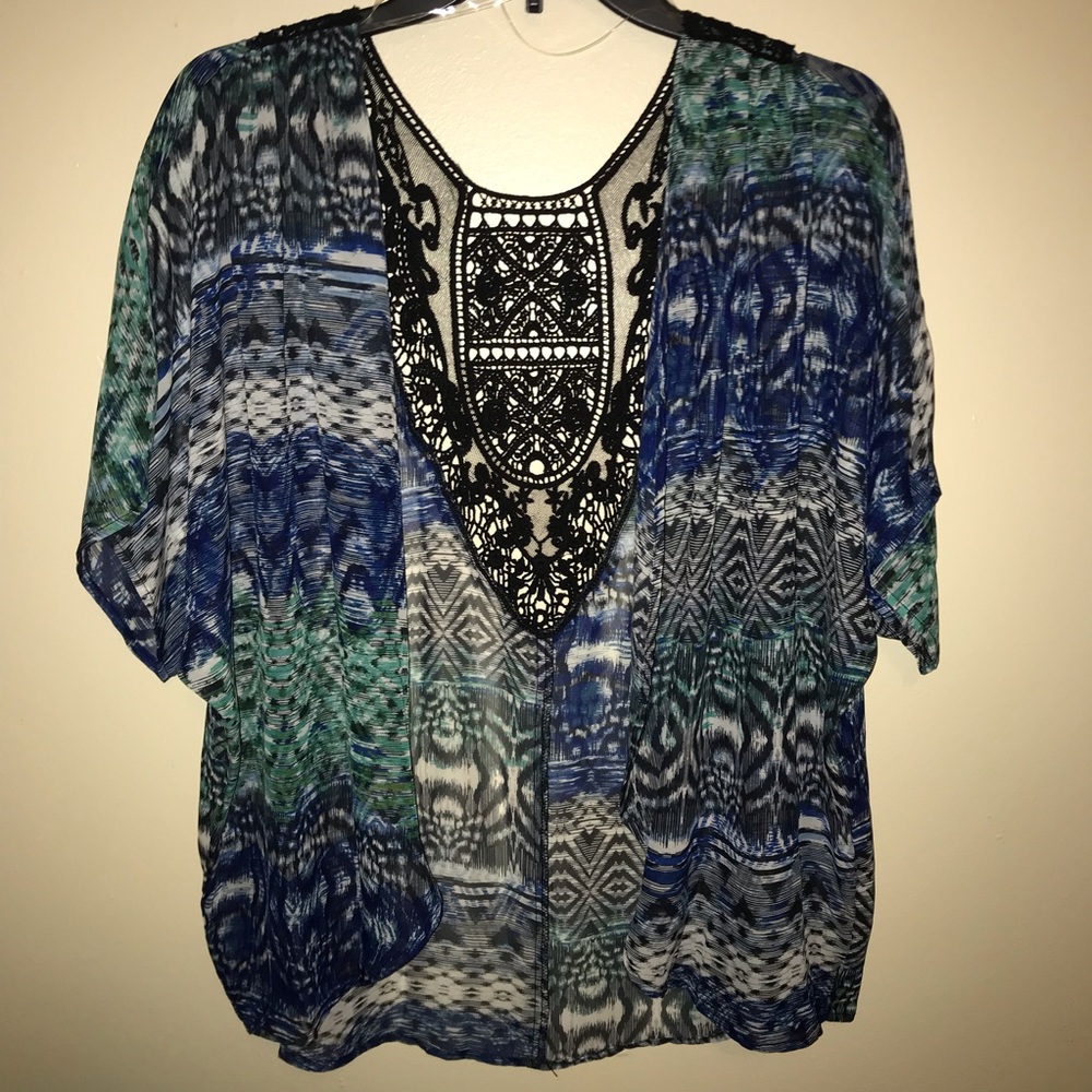 Lightweight Shortsleeved Blouse